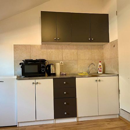 PUY Roman Arch- Low Budget Doublebed Room In Top Center מראה חיצוני תמונה