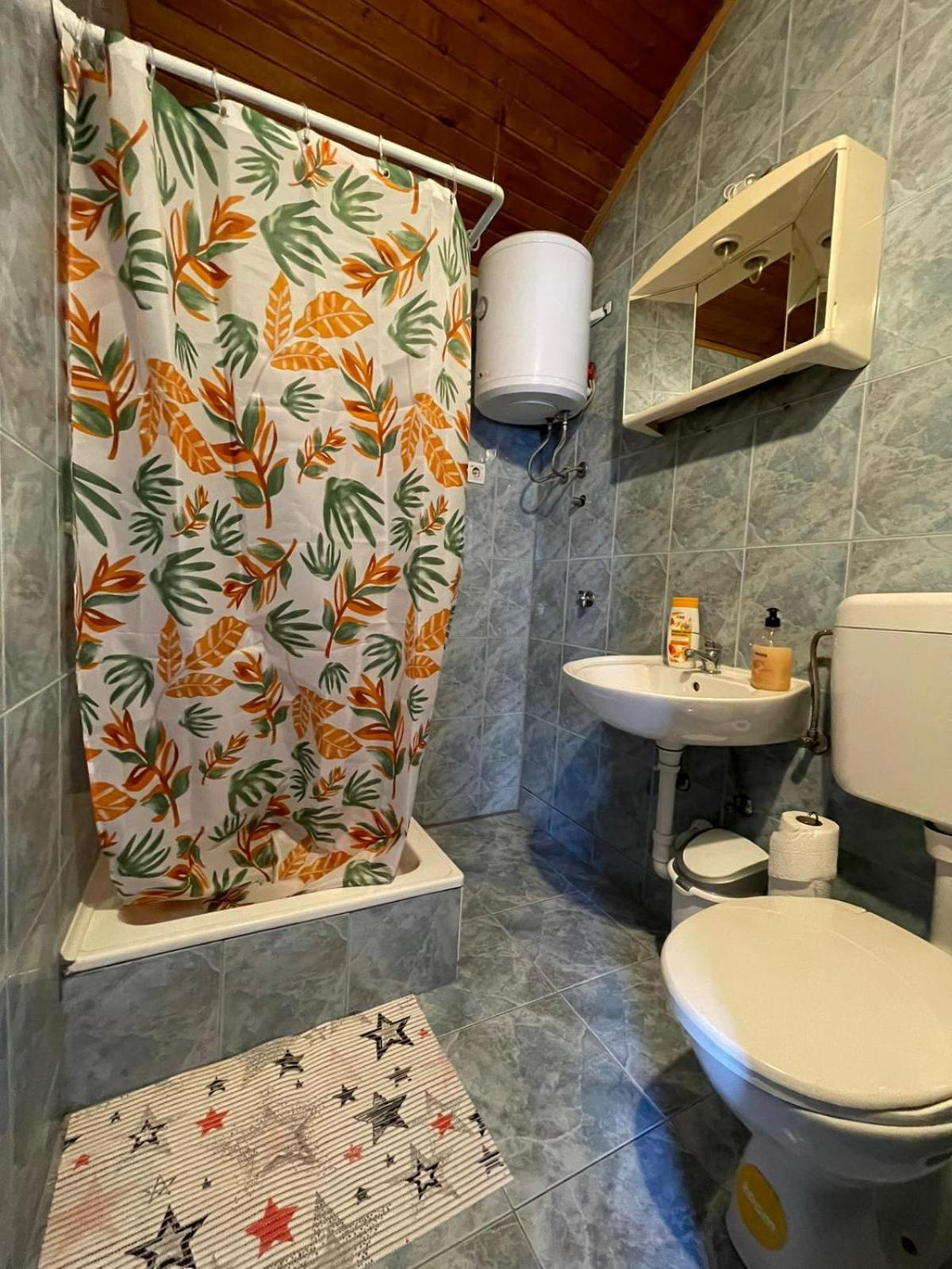 PUY Roman Arch- Low Budget Doublebed Room In Top Center מראה חיצוני תמונה
