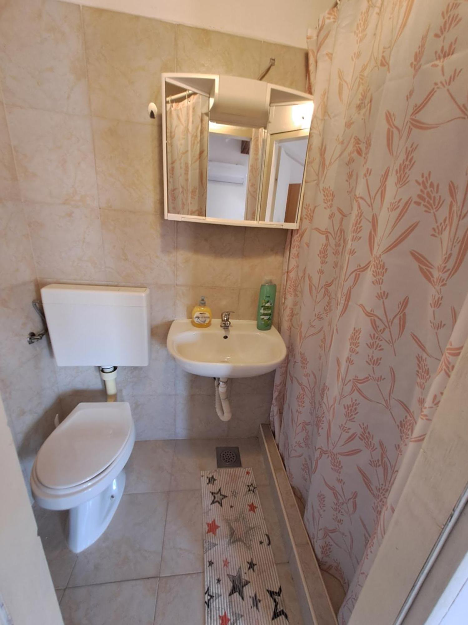 PUY Roman Arch- Low Budget Doublebed Room In Top Center חדר תמונה